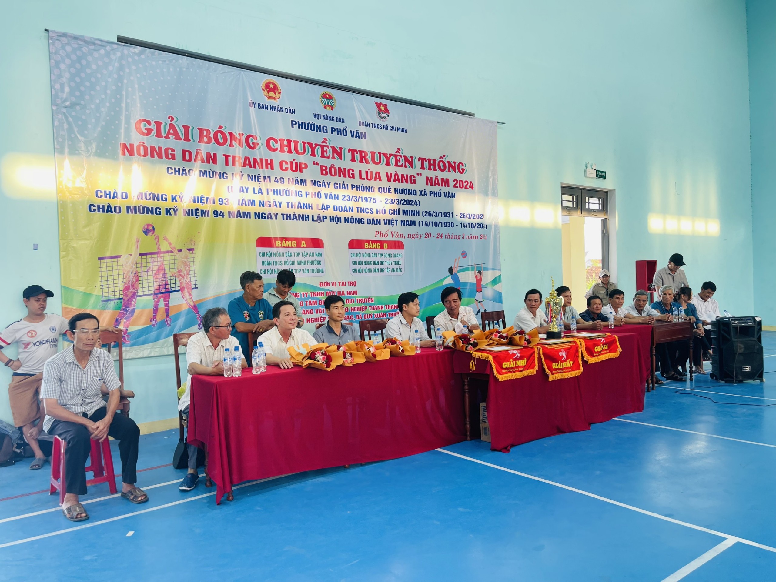 Giải bóng chuyền truyền thống nông dân tranh cúp “Bông lúa vàng” phường Phổ Văn năm 2024.
