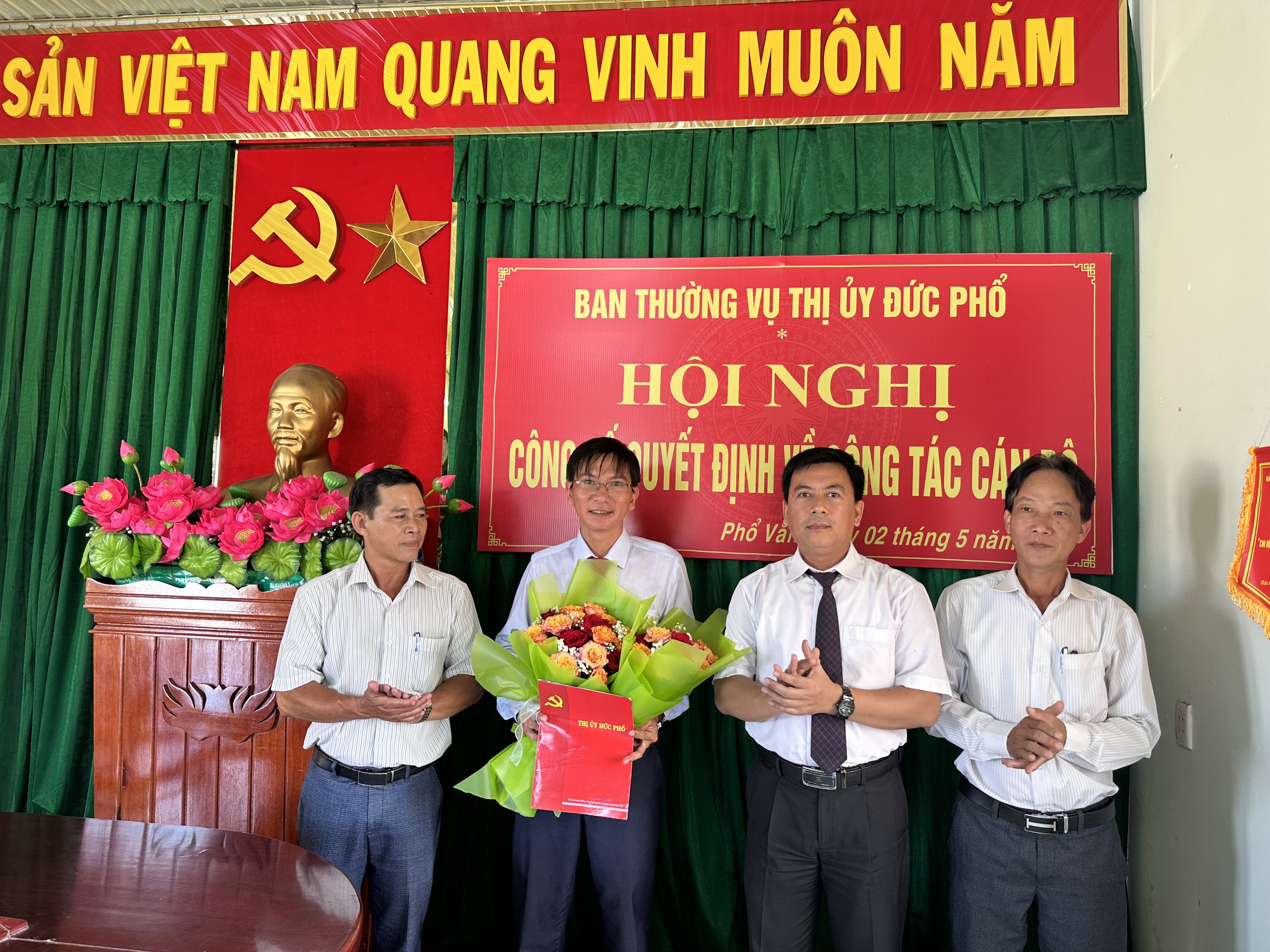 Công bố quyết định về công tác cán bộ tại phường Phổ Văn